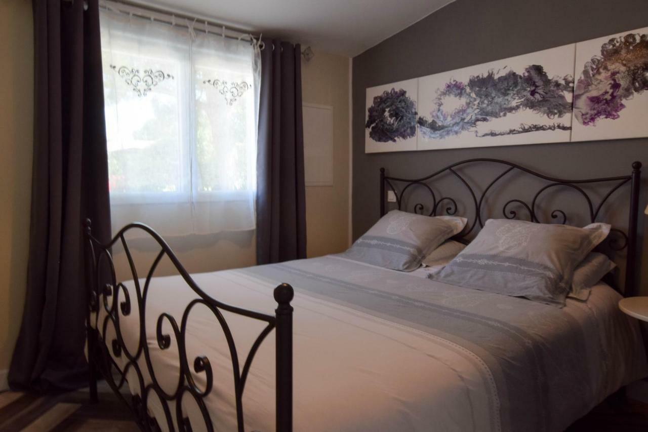 Le Comptoir Des Ecoliers Bed & Breakfast Gémozac Exterior photo
