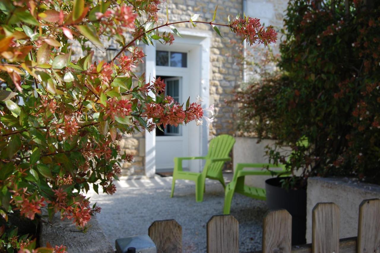 Le Comptoir Des Ecoliers Bed & Breakfast Gémozac Exterior photo